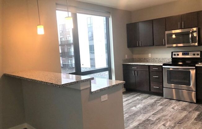 1 bed, 1 bath, 698 sqft, $1,425, Unit 301