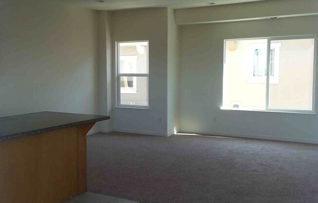 Spacious 2 Bedroom, 2.5 Bath Townhouse Located in Liberty Pointe Gated Community