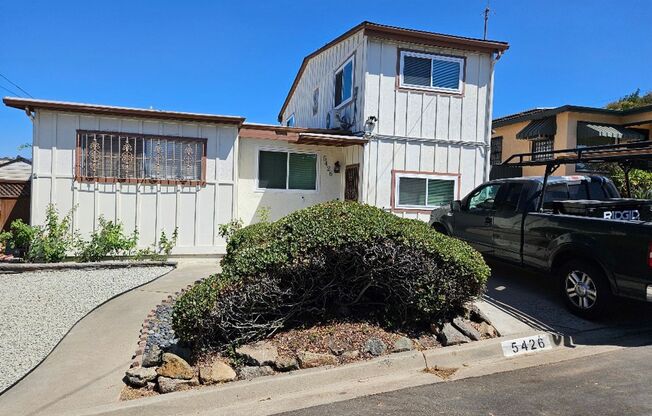 3 Bedroom - 2 Bathroom home in beautiful Oak Park neighborhood