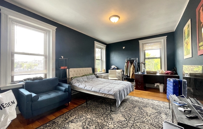 12 GREENWAY CT