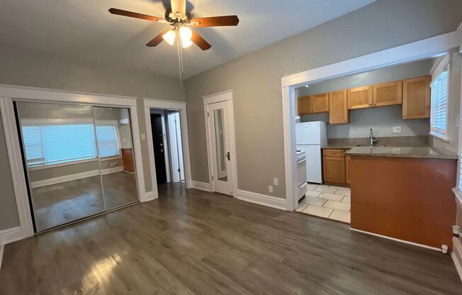 BEAUTIFUL 1 BEDROOM 1 BATH JUST ONE BLOCK FROM THE BEACH