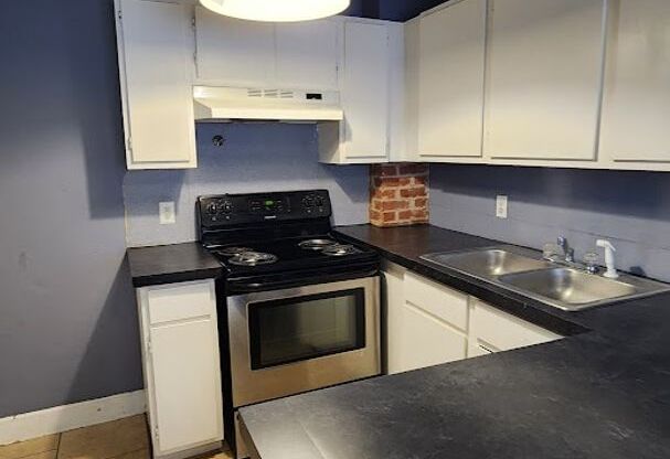 1 bed, 1 bath, 714 sqft, $825, Unit 514 NW 27th St, Apt 4