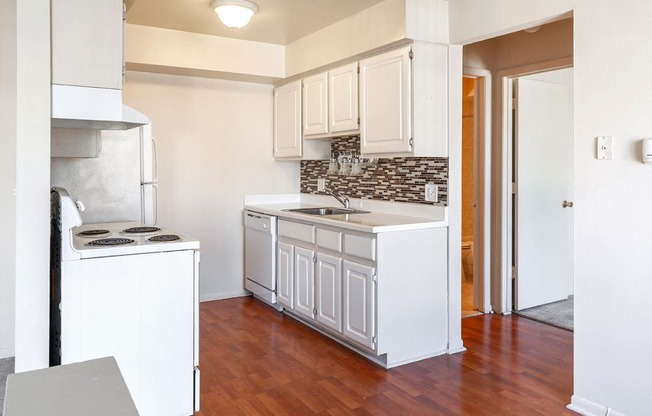 Fully Equipped kitchen at French Quarter - Southfield, MI, Southfield, 48034