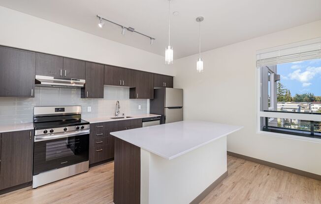 3 beds, 2 baths, $2,800, Unit Unit B303