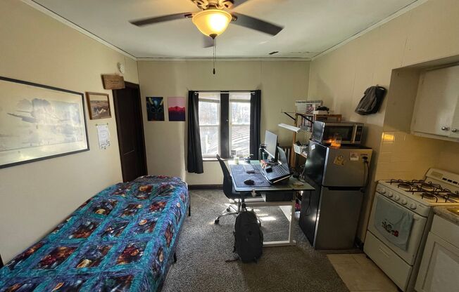 Studio, 1 bath, $695, Unit 117