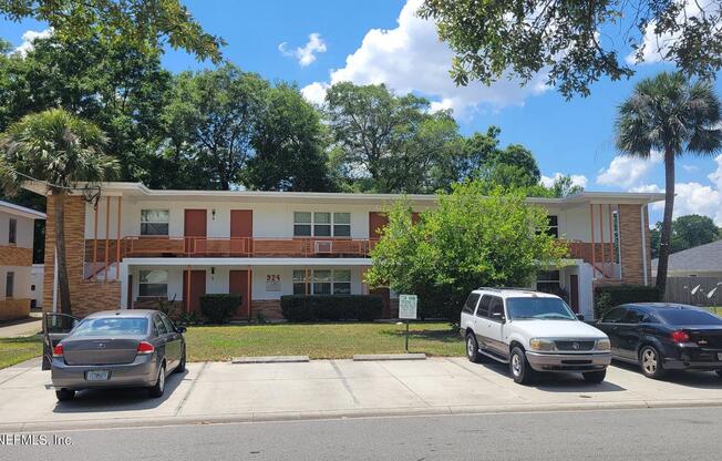 924 ARCO DR