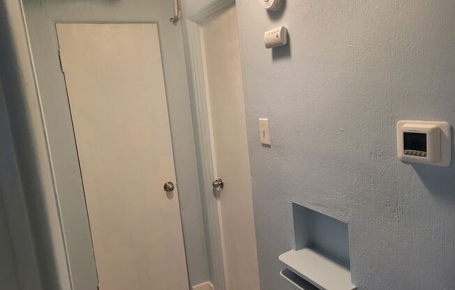 2 beds, 1 bath, $1,600, Unit # 2