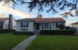 Updated 3-bed, 2-bath home near downtown Oxnard with parking, laundry & small private yard