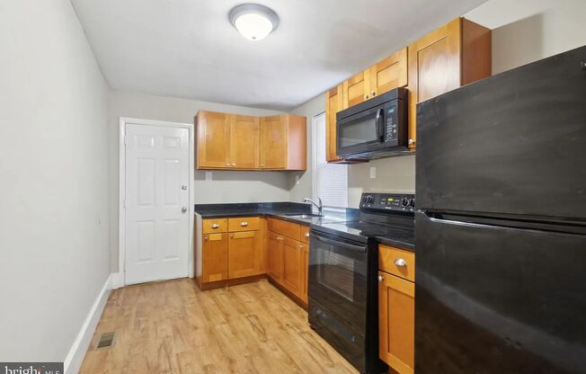 2 beds, 1 bath, $1,400