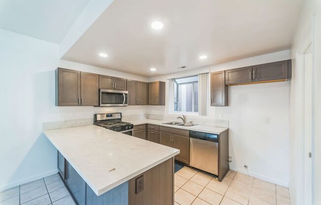 3 Bed / 2.5 Bath Townhome at Vista Palomar!