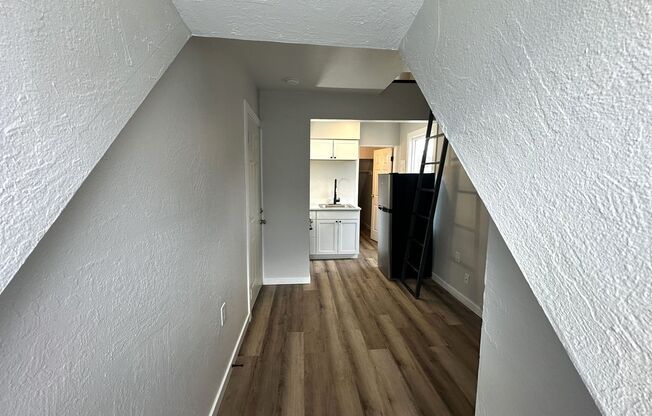 Studio, 1 bath, 325 sqft, $1,195, Unit Unit 5