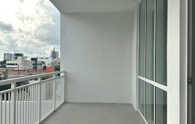 Studio, 1 bath, 737 sqft, $2,550, Unit Unit 302