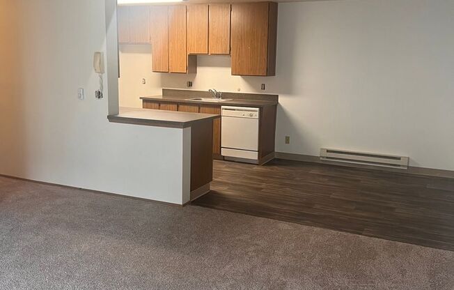 2 beds, 1 bath, 960 sqft, $2,100, Unit 207