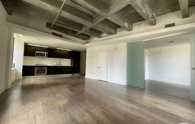 1 bed, 1 bath, 805 sqft, $2,866, Unit 907