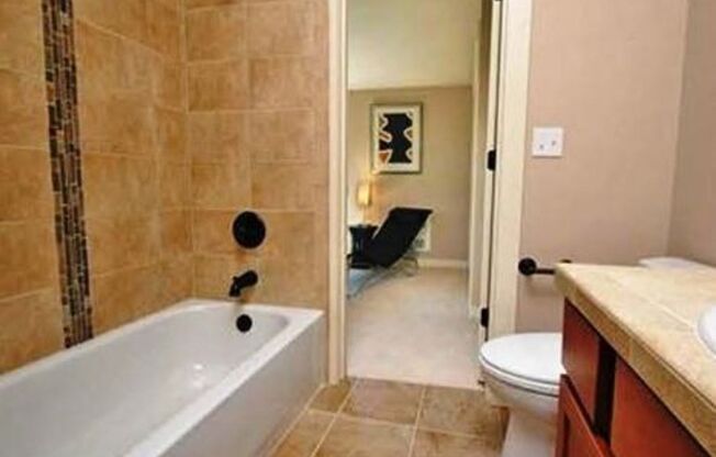 3 beds, 2.5 baths, $3,295, Unit 10700 D