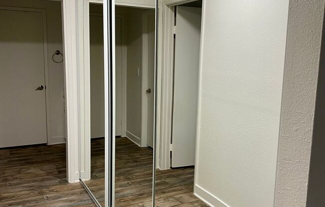 2 beds, 1 bath, 900 sqft, $2,300, Unit 8324-31