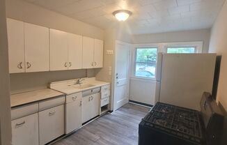 2 beds, 1 bath, 900 sqft, $900