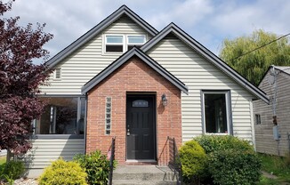 Beautiful Home In Tracyton