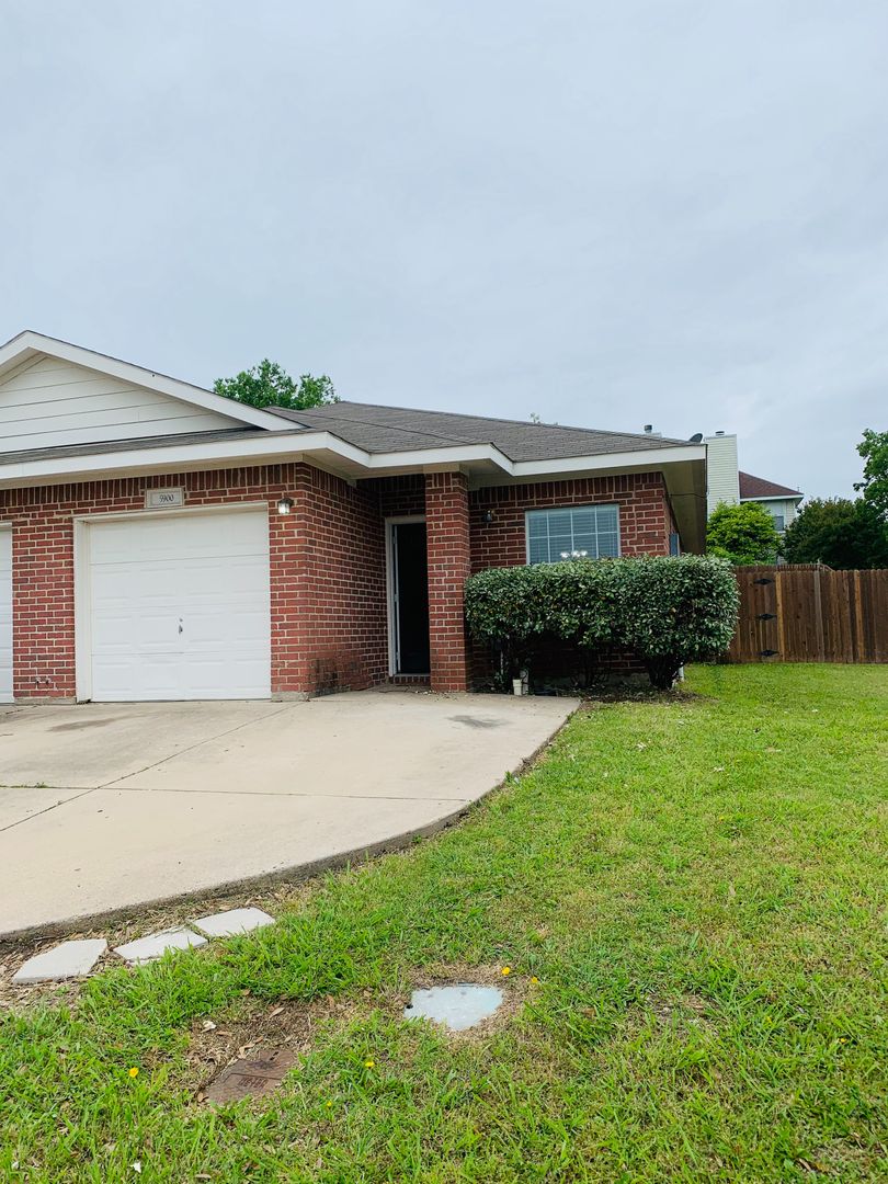 3/2 Duplex in Arlington