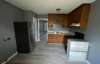 2 beds, 1 bath, $795, Unit C