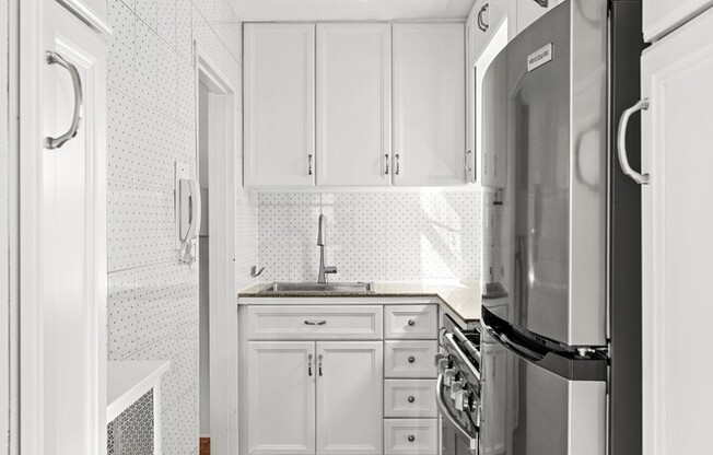 2 beds, 1 bath, 1,000 sqft, $5,500, Unit 15B