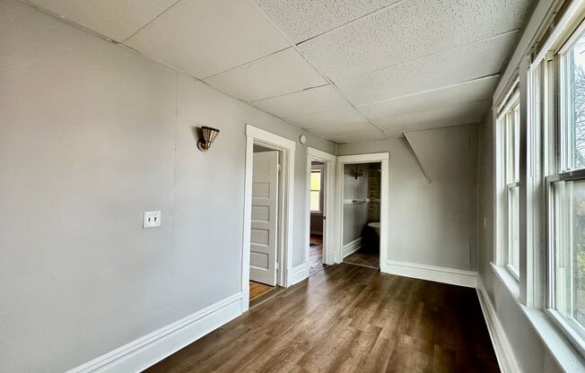 3 beds, 1 bath, $1,225