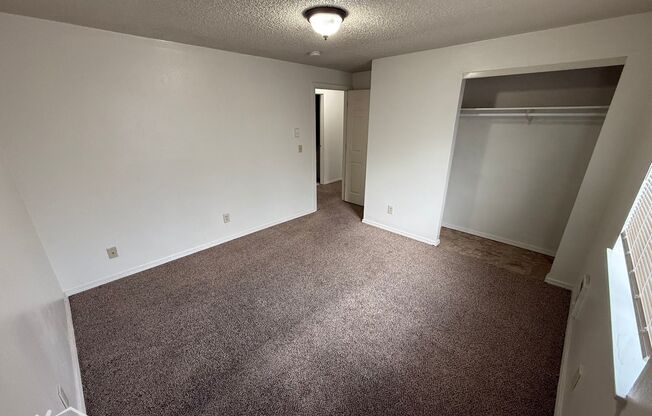 2 beds, 1 bath, $995, Unit #D