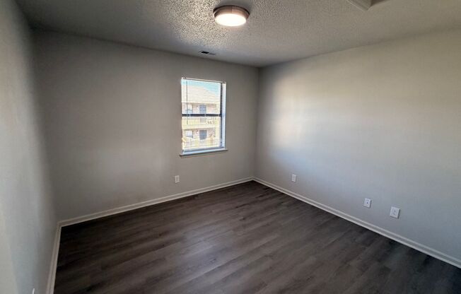 2 beds, 1 bath, 855 sqft, $1,049, Unit 3338-23