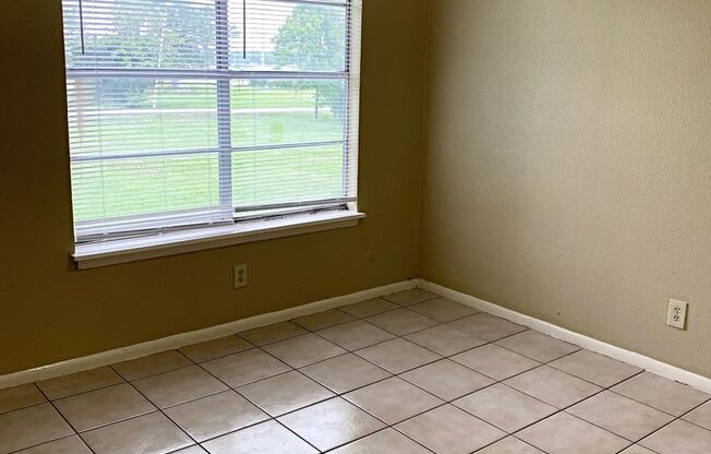 2 beds, 1.5 baths, 681 sqft, $895, Unit WC 7