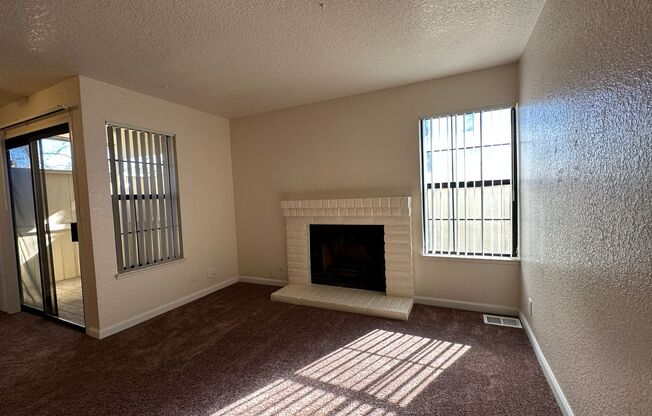 2 beds, 1 bath, 875 sqft, $1,650, Unit 12