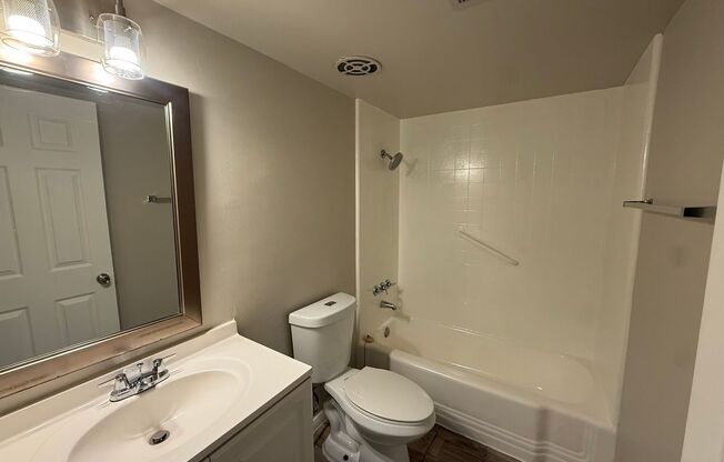 2 beds, 1 bath, 880 sqft, $1,395, Unit 3620-28