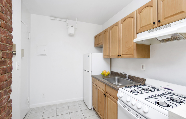 309 E 95 ST