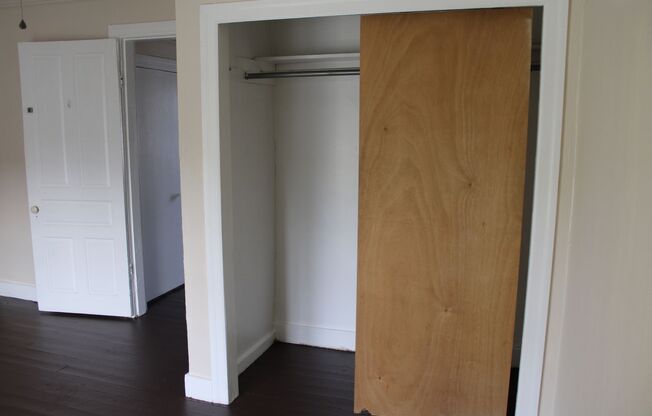 2 beds, 1 bath, $1,195, Unit 2nd Fl