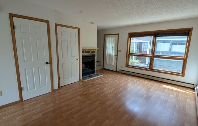 Cute 3 Bedroom Condo w/ Bonus Room - Walking Distance to MSU Campus!