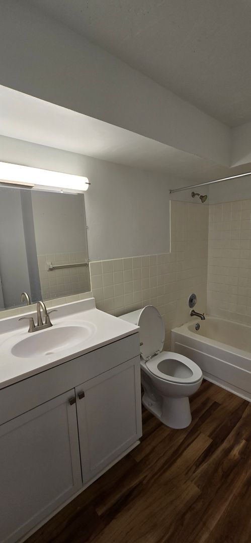 2 beds, 1.5 baths, 1,145 sqft, $1,300, Unit 55-6B5