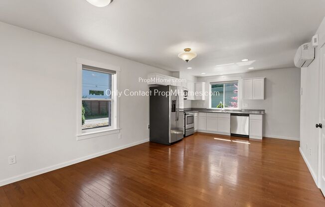 2 beds, 1.5 baths, $1,949, Unit 7712 SE Washington Street