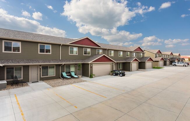 3 beds, 2 baths, 1,208 sqft, $1,775, Unit 4150-B5