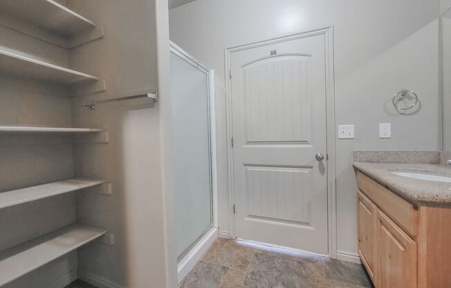 2 beds, 2 baths, 1,100 sqft, $1,291, Unit Unit 4