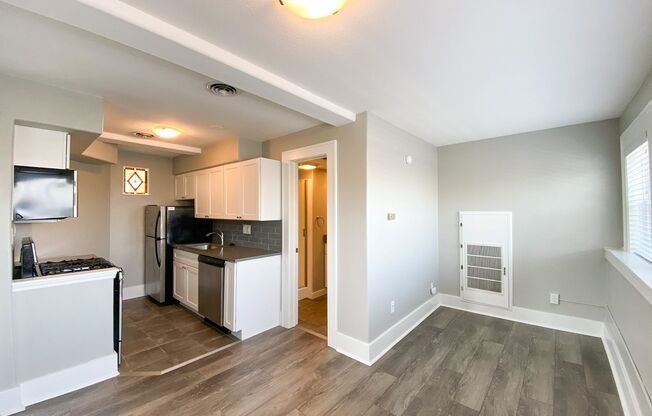 Studio, 1 bath, $830, Unit Unit 301