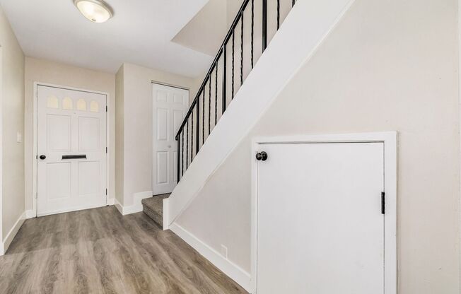 LVCC 3 BD 2.5 Ba Townhouse overlooking the golf course!  RECENTLY REFURBISHED with Beautiful upgrades!