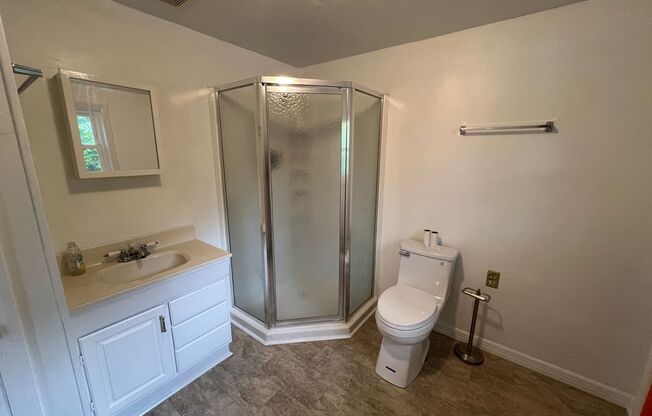 2 beds, 1 bath, $825