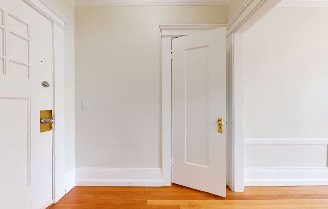 Studio, 1 bath, 489 sqft, $1,628, Unit 223