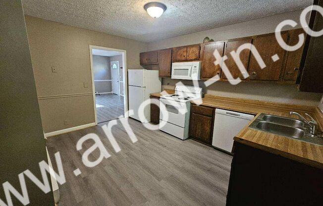 2 beds, 1 bath, 864 sqft, $1,450