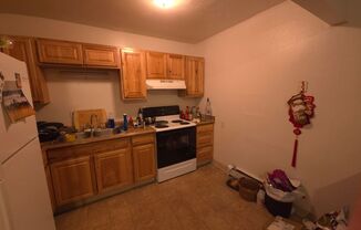 2 beds, 1 bath, $1,800, Unit 2