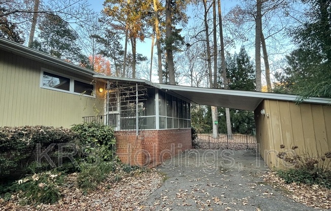 1212 DOGWOOD LN