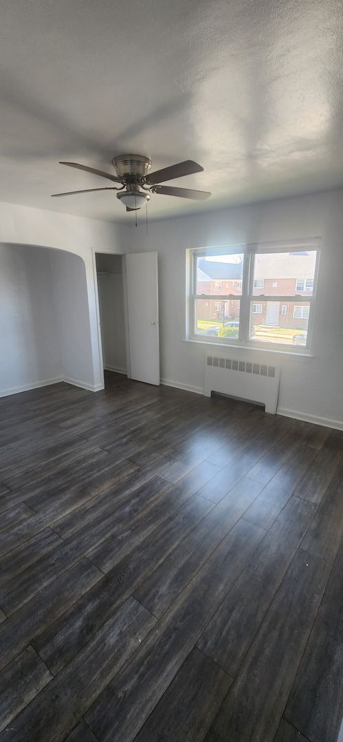 2 beds, 1 bath, 850 sqft, $1,595, Unit B-12