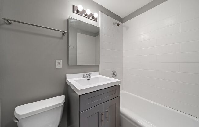 Studio, 1 bath, $1,075, Unit 305