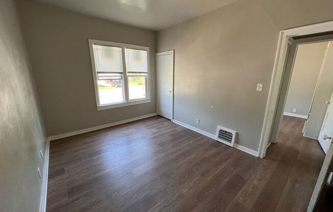 2 beds, 1 bath, $995, Unit 1