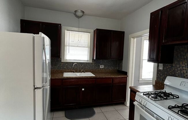 2 beds, 1 bath, $1,195