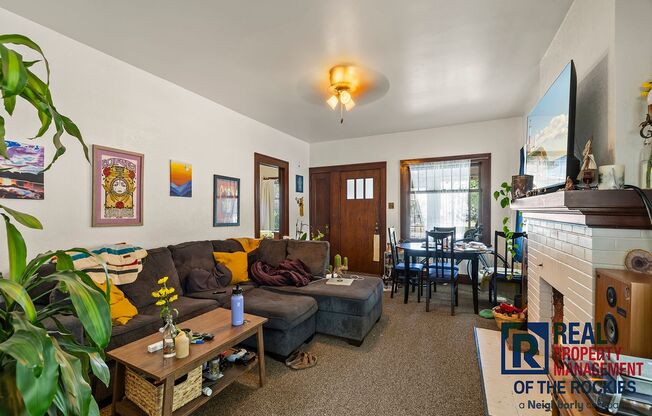 Charming 2 Bed 1 Bath House in Old Town!